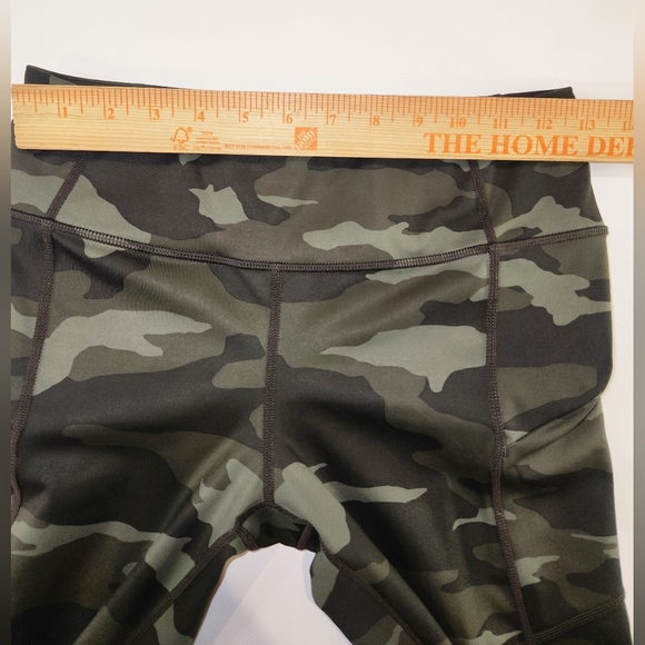 Athleta Contender 7/8 Leggings Womens Size Small Green Camo Stretch Shaping - Picture 9 of 11